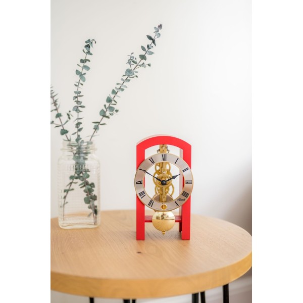 Hermle design-tafelklok Boston – rood, mechanisch skeletwerk